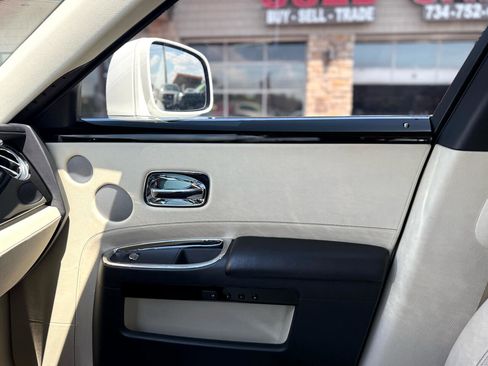 Used 2011 Rolls-Royce Ghost image 27