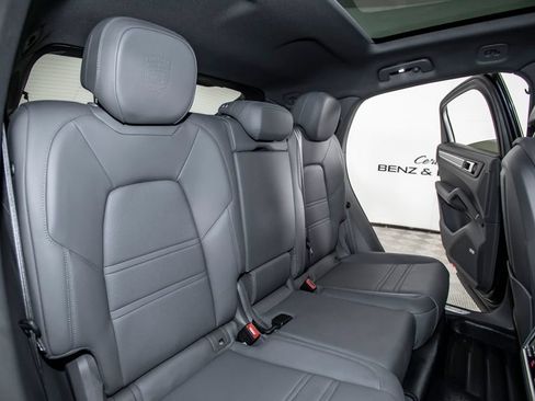 Used 2023 Porsche Cayenne Coupe AWD/4WD image 15