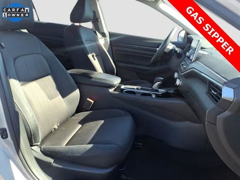 Used 2024 Nissan Altima 2.5 SV image 8
