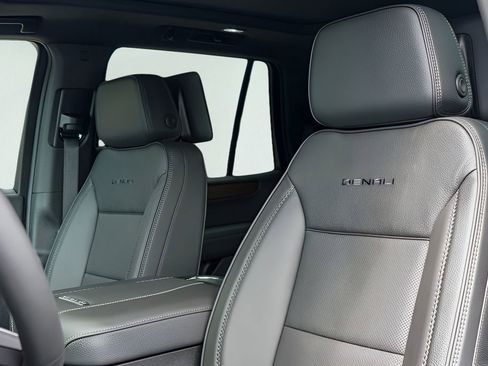 New 2026 GMC Yukon Denali w/ Denali Reserve Package AWD/4WD image 11