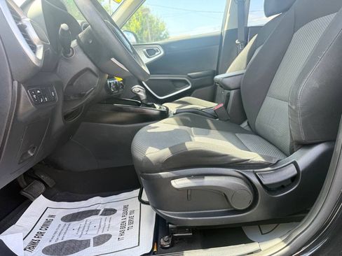 Used 2022 Kia Soul LX w/ Technology Package FWD image 10