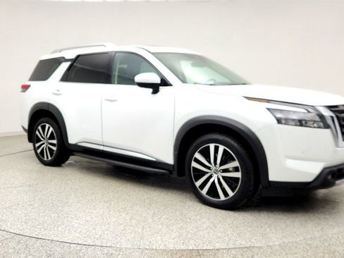 Used 2025 Nissan Pathfinder Platinum AWD/4WD image 3