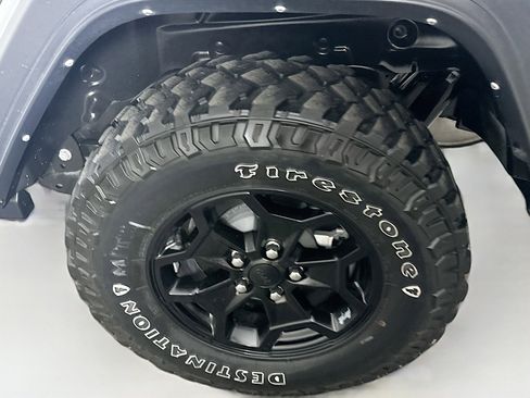 Used 2023 Jeep Wrangler Unlimited w/ Sun & Screen Package image 11