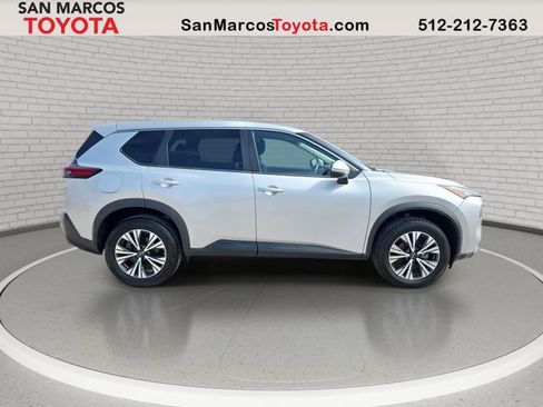 Used 2022 Nissan Rogue SV image 4