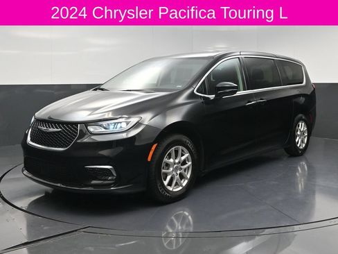 Used 2024 Chrysler Pacifica Touring-L FWD image 2