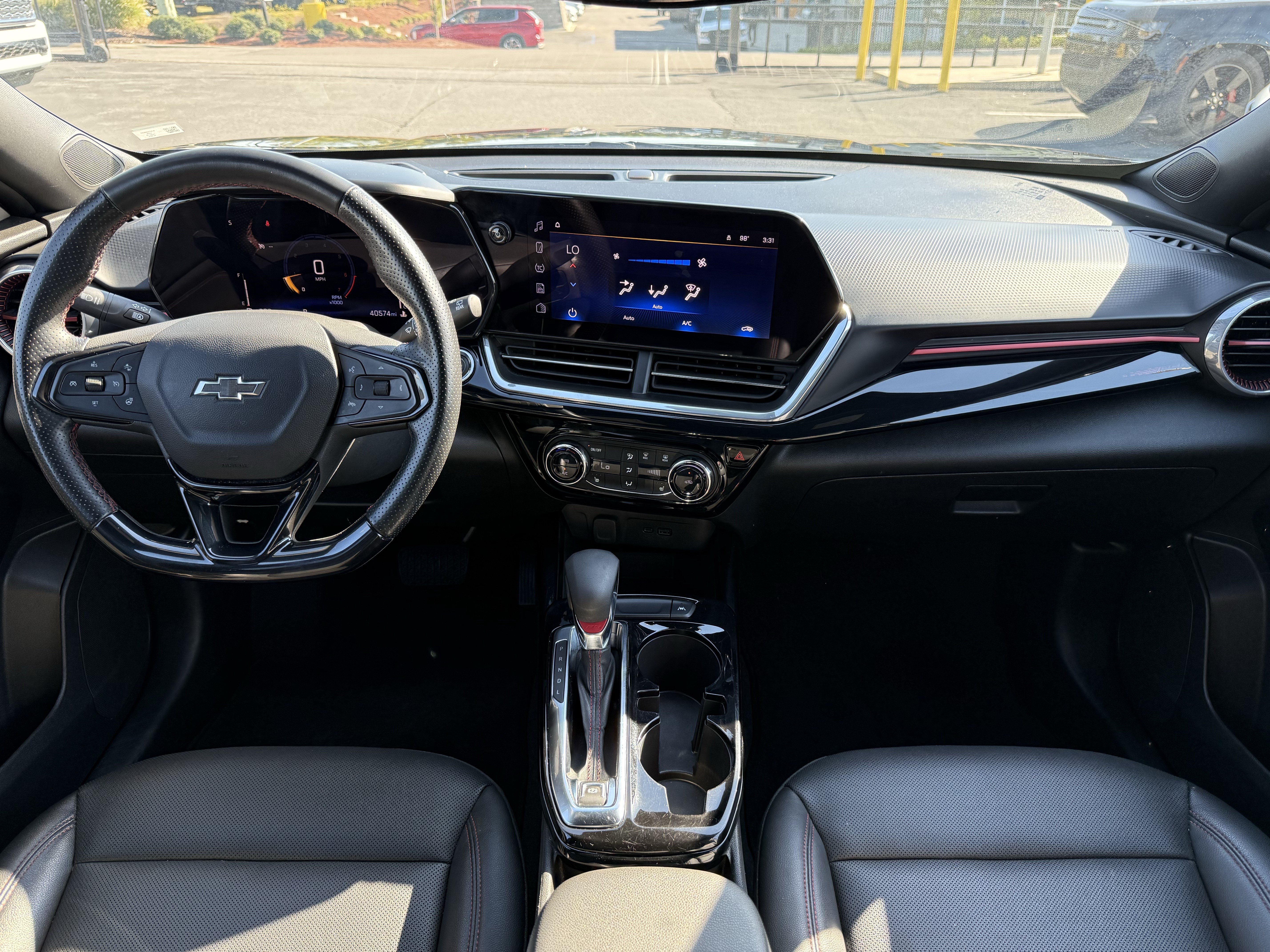 Used 2024 Chevrolet Trax RS FWD image 28