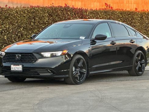 Used 2025 Honda Accord Sport image 8