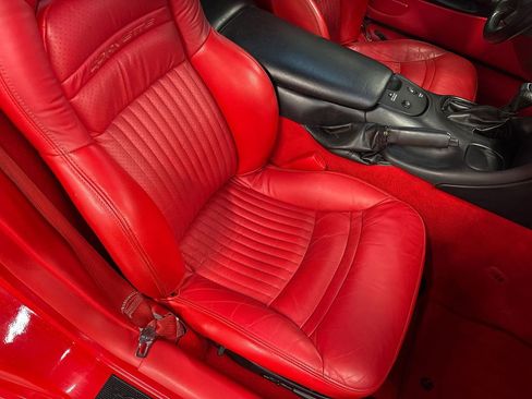 Used 2004 Chevrolet Corvette Coupe w/ Roof Package image 49