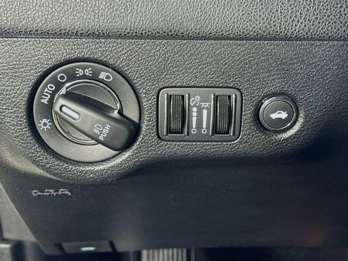 Used 2021 Chrysler 300 S w/ S Model Appearance Package RWD image 10