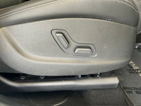 Used 2025 Genesis GV70 2.5T AWD/4WD image 26