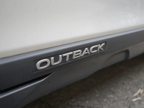Used 2018 Subaru Outback 2.5i Limited w/ Popular Package #2 AWD/4WD image 11