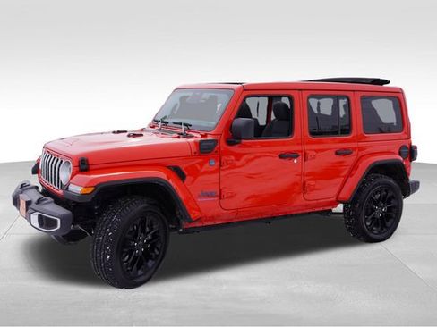 Certified 2025 Jeep Wrangler Unlimited Sahara w/ Safety Group AWD/4WD image 11