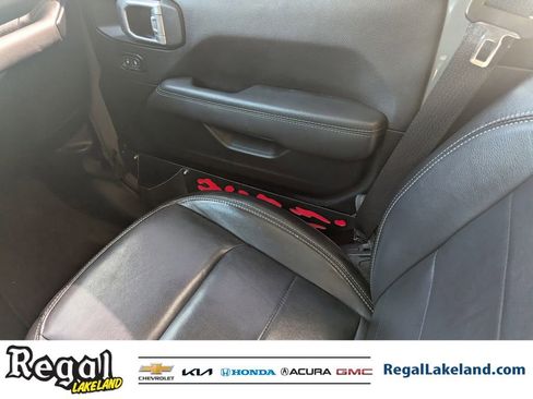 Used 2022 Jeep Wrangler Unlimited Sahara image 13