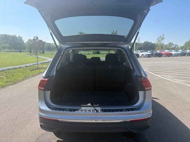 Used 2022 Volkswagen Tiguan S FWD image 9