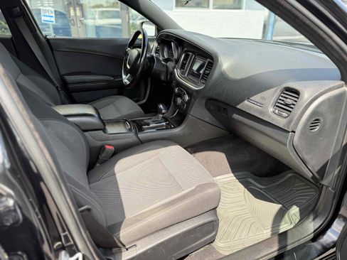 Used 2018 Dodge Charger SXT w/ Blacktop Package image 11