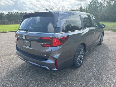 New 2026 Honda Odyssey Touring image 3