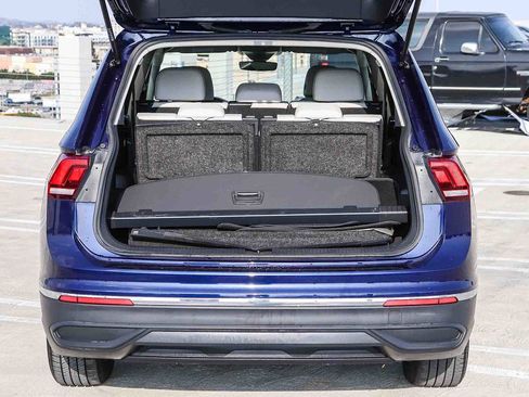 Certified 2023 Volkswagen Tiguan SE FWD image 29