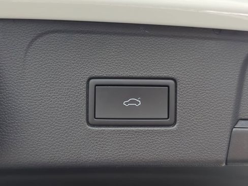 Certified 2023 Volkswagen Atlas SE FWD image 11
