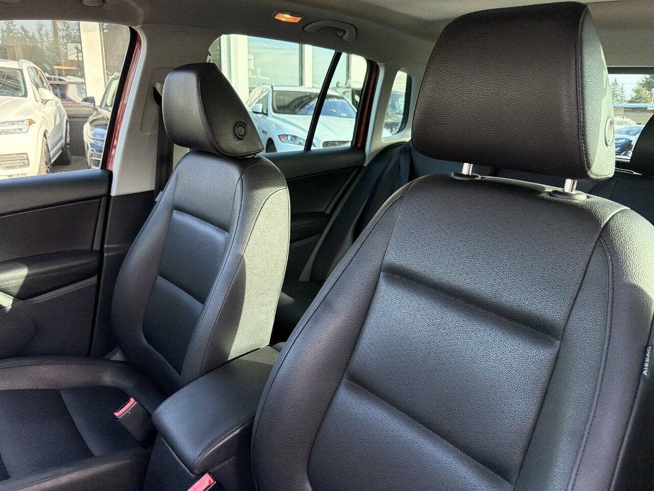Used 2014 Volkswagen Tiguan SEL AWD/4WD image 33