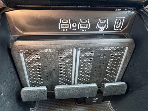 Used 2025 RAM 2500 Limited AWD/4WD image 17