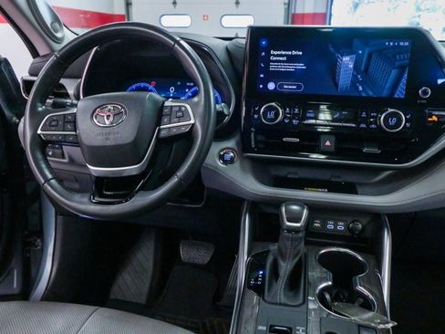 Used 2023 Toyota Highlander Platinum image 23