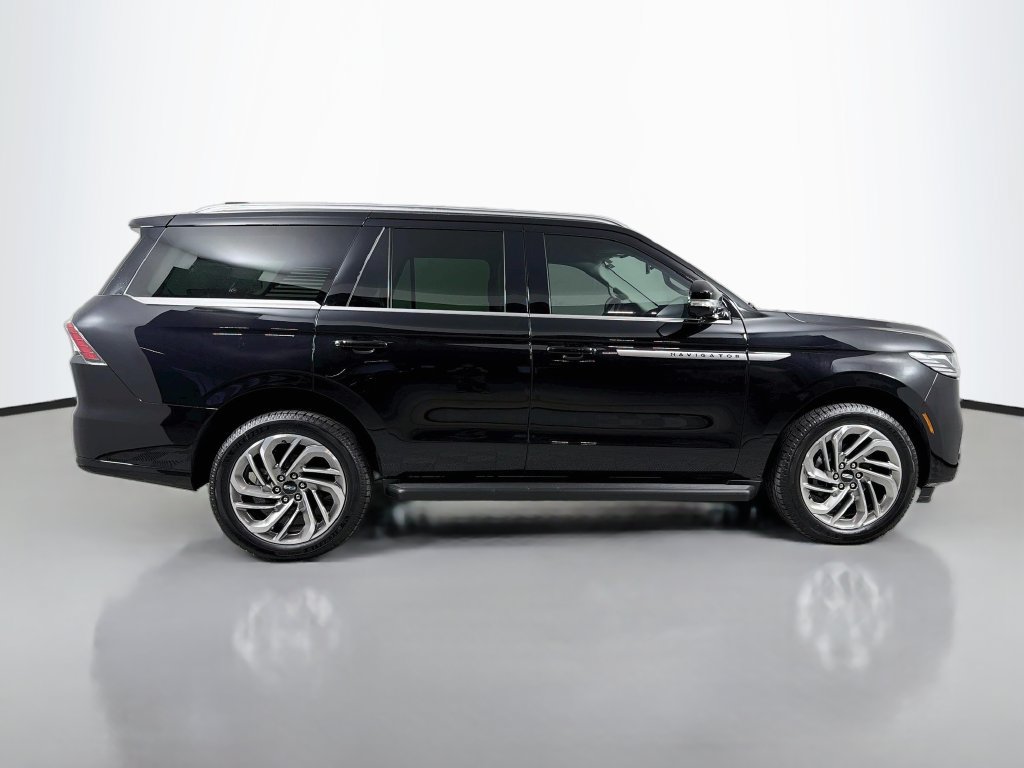 New 2026 Lincoln Navigator Premiere AWD/4WD image 4