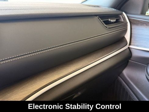 New 2026 Jeep Grand Cherokee Altitude image 23