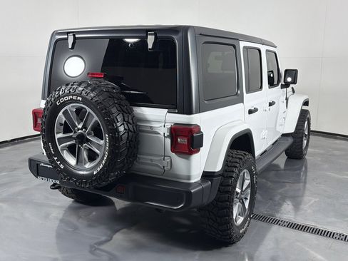 Used 2018 Jeep Wrangler Unlimited Sahara AWD/4WD image 5