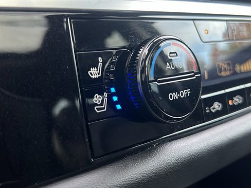 Used 2023 Nissan Pathfinder Platinum image 35