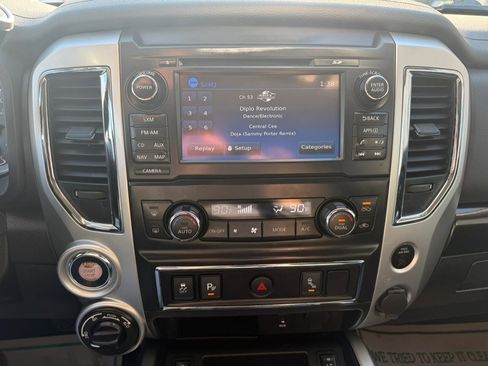 Used 2018 Nissan Titan SV w/ SV Convenience Package image 18