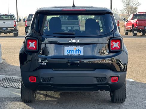 Used 2023 Jeep Renegade Latitude AWD/4WD image 5