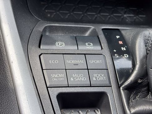Certified 2021 Toyota RAV4 XLE w/ Convenience Package AWD/4WD image 46
