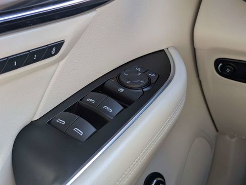 Used 2021 Buick Envision Essence FWD image 24
