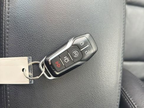 Used 2016 Ford Explorer XLT w/ Equipment Group 202A image 25