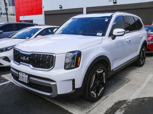 Used 2023 Kia Telluride EX w/ EX Captain's Chair Package image 5