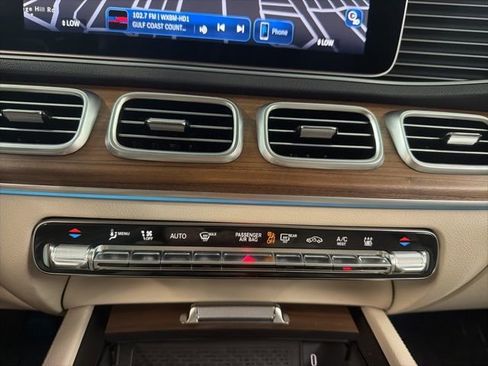 Used 2025 Mercedes-Benz GLE 450e 4MATIC image 29