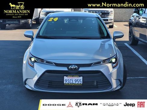 Used 2024 Toyota Corolla LE FWD image 2