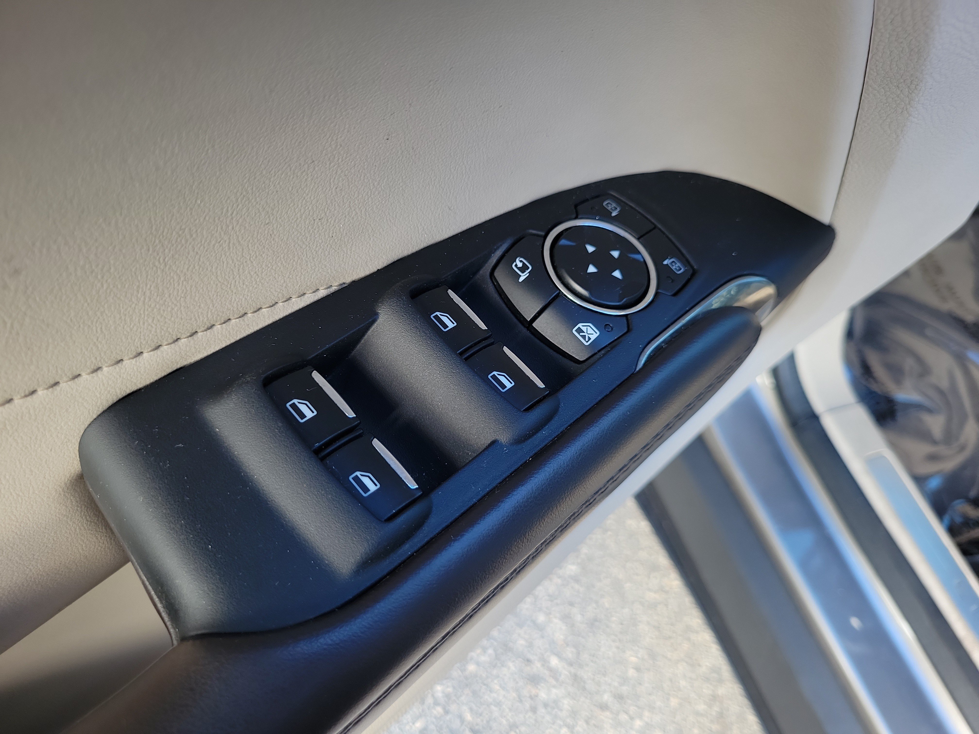 Used 2017 Lincoln MKC Reserve FWD image 26