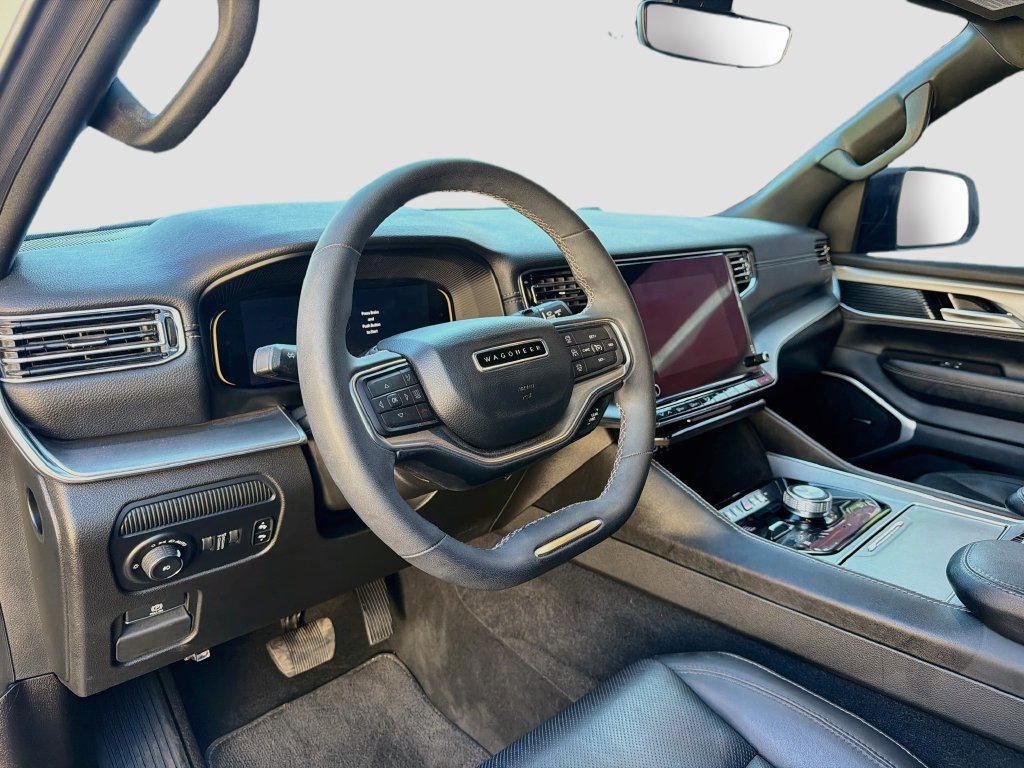 Used 2023 Jeep Wagoneer L Series II AWD/4WD image 9
