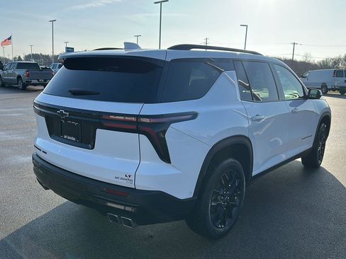 Used 2024 Chevrolet Traverse LT w/ Enhanced Driving Package image 11