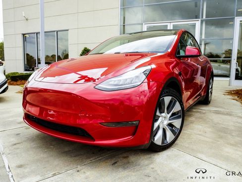 Used 2021 Tesla Model Y Long Range image 1