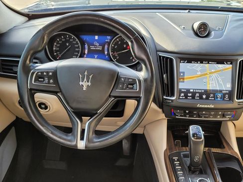 Used 2019 Maserati Levante GranLusso AWD/4WD image 21