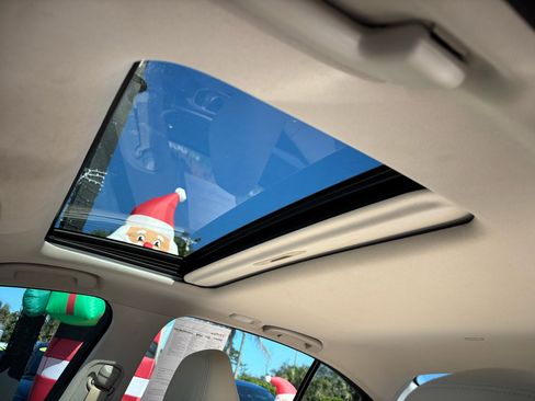 Used 2018 INFINITI Q50 Luxe w/ Essential Package (3.0T Luxe) image 9