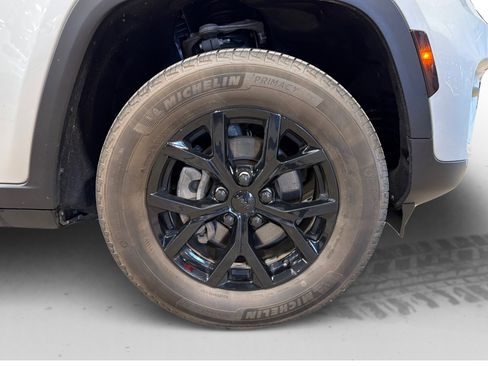 Used 2024 Jeep Grand Cherokee Altitude AWD/4WD image 52