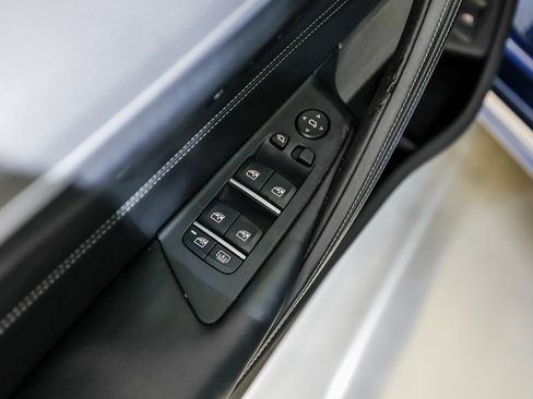 Used 2018 BMW M550i xDrive image 23