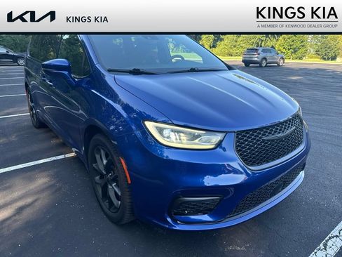 Used 2021 Chrysler Pacifica Touring w/ S Appearance Package FWD image 5