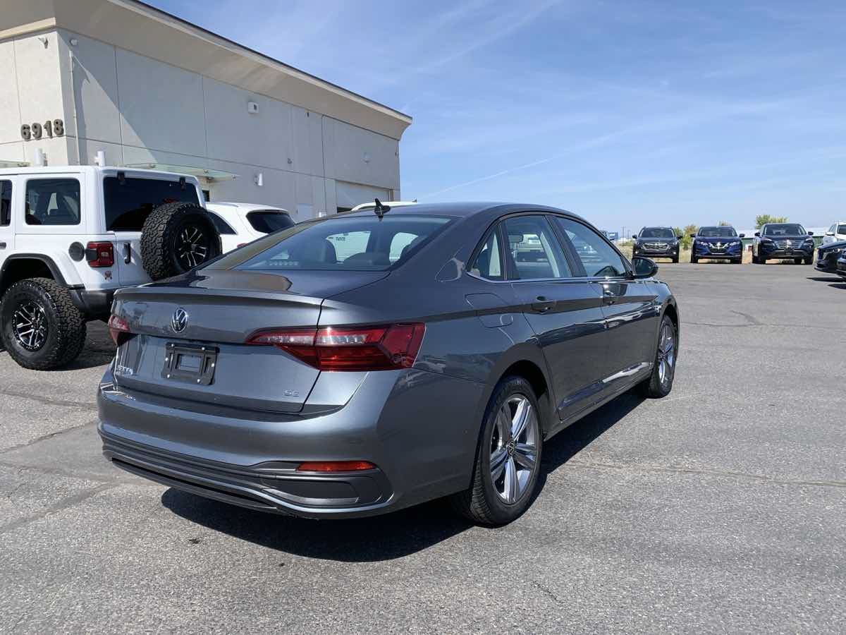 Used 2024 Volkswagen Jetta SE FWD image 7