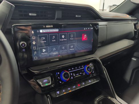 Used 2025 GMC Sierra 2500 AT4 w/ AT4 Premium Plus Package AWD/4WD image 10