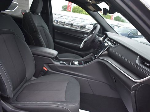 Used 2025 Jeep Grand Cherokee L Laredo w/ Trailer Tow Package image 16