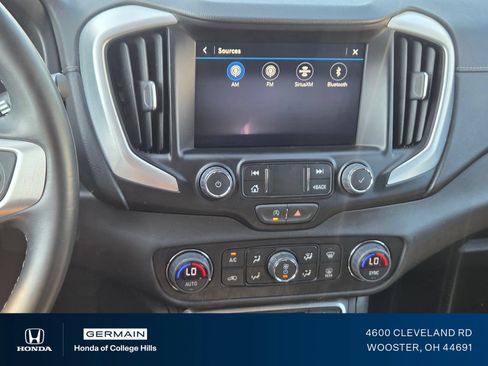 Used 2024 GMC Terrain SLT AWD/4WD image 9
